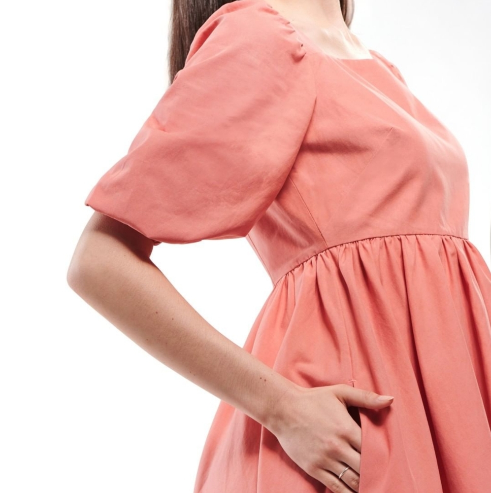 Puff sleeve Barbie pink dress by Emma Knudsen